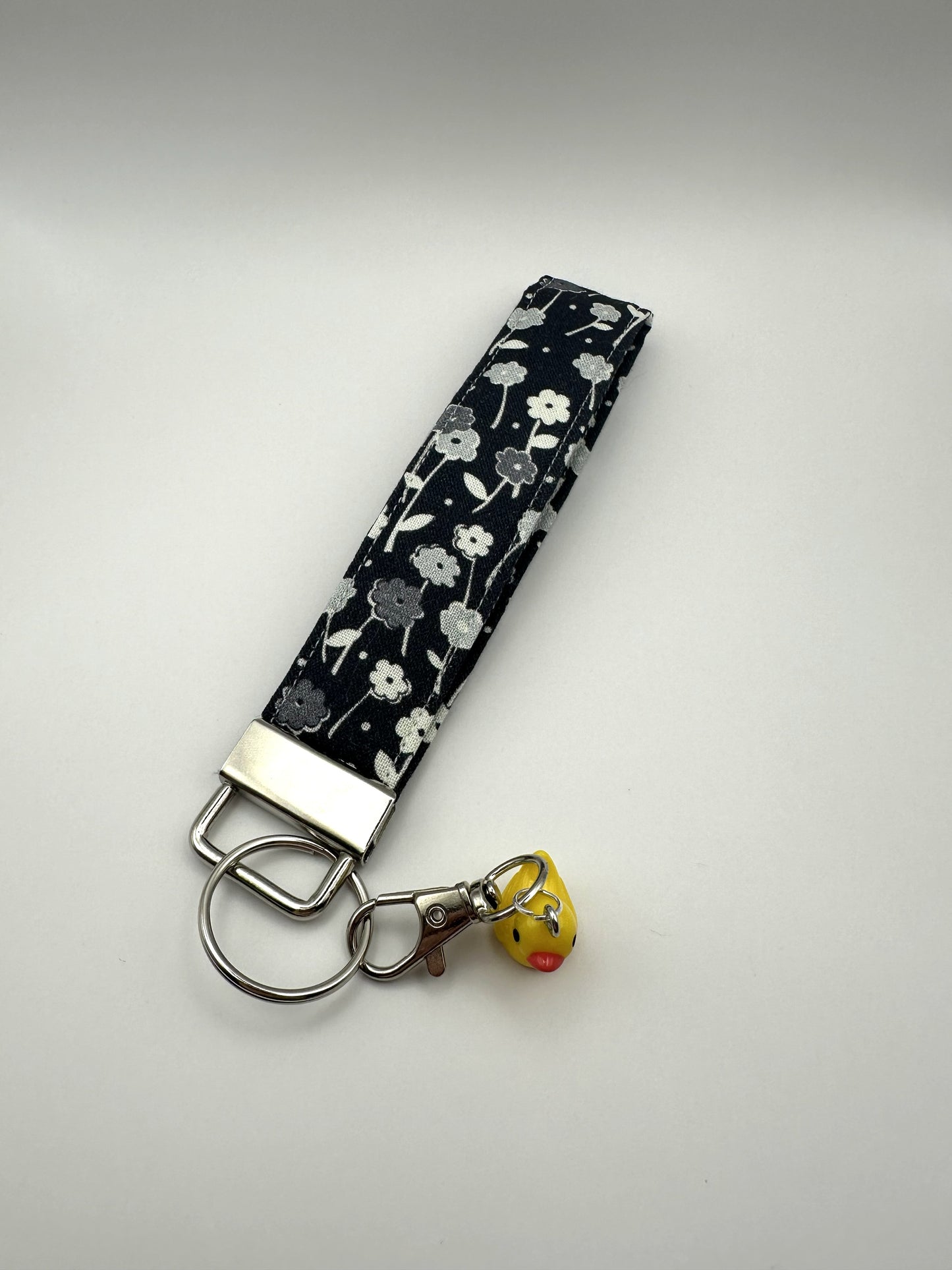B & W Flowers - Keychain Wristlet